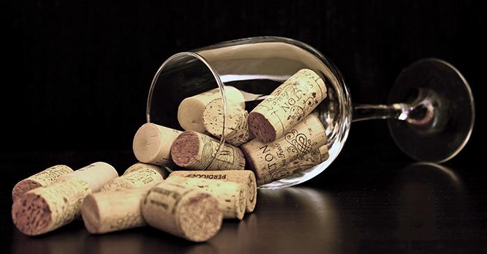 cork-bowls-wine-glass-of-wine.jpg 