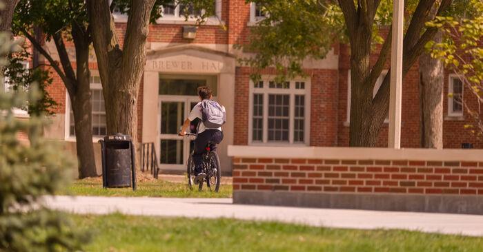 StudentsBetweenClass10Sept2025-052 - Truman Today.jpg 