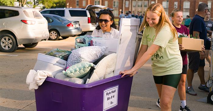 freshmanmovein623.jpg 