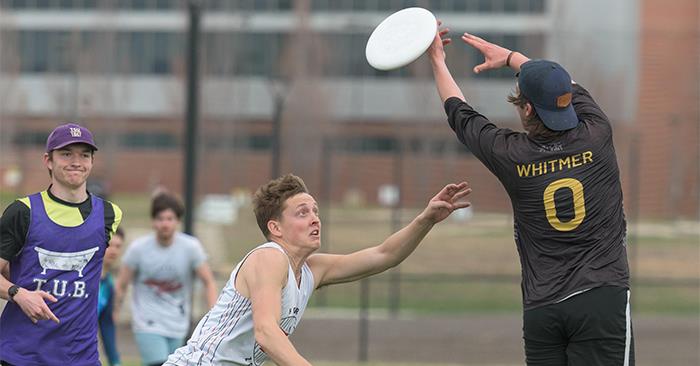 ultimatefrisbee825.jpg